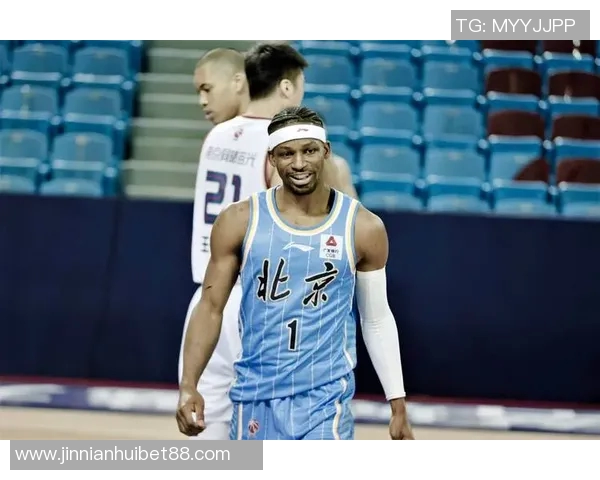 林书豪盛赞鲍威尔努力精神期待他在赛场上取得更大成功 林书豪盛赞鲍威尔努力精神期待他在赛场上取得更大成功