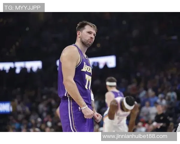 里夫斯盛赞东契奇为最爱队友东契奇幽默回应称其太幼稚不喜欢