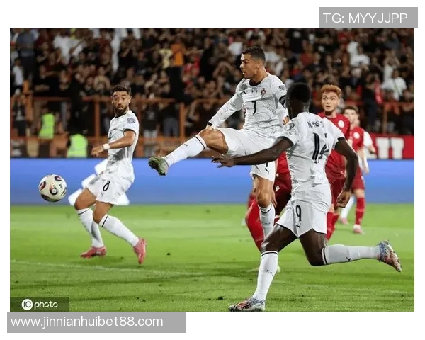 C罗或涉足电影行业葡萄牙媒体评球员演艺成就小贝琼斯等人表现如何 C罗或涉足电影行业葡萄牙媒体评球员演艺成就小贝琼斯等人表现如何