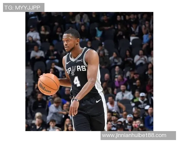 福克斯复出表现平平13投仅4中三分球命中率低迷球队需寻找新突破口